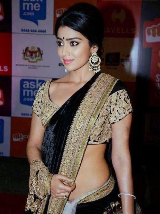 Shriya Saran in Wrist Wrap Sarees Draping Style