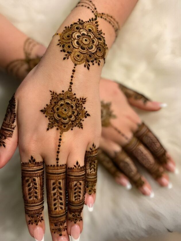 Flowers and leaves inspired mehendi designs For wedding