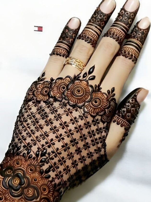 Lace inspired mehendi design For wedding