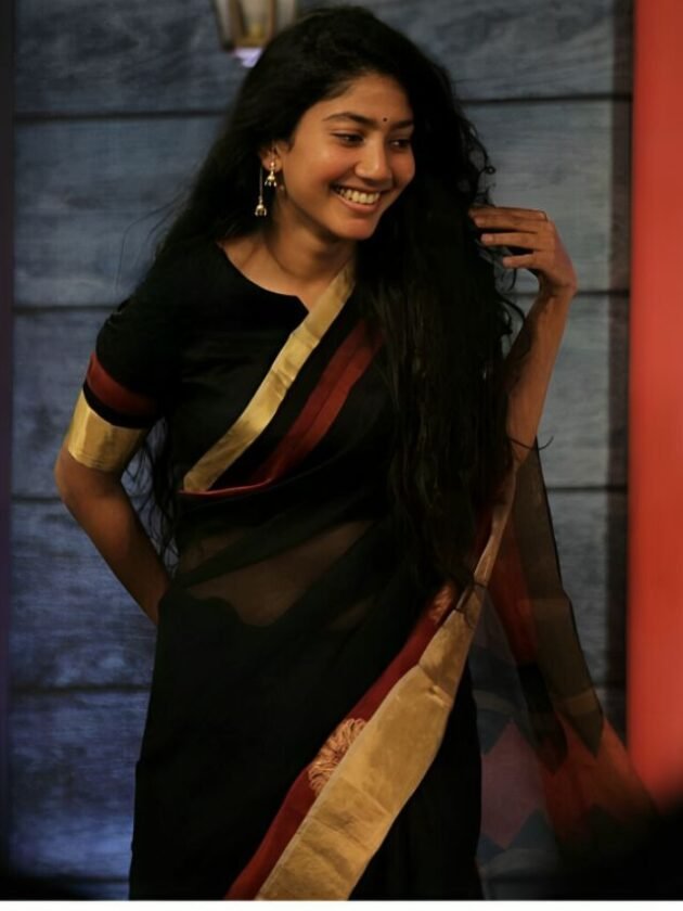 Sai Pallavi in black cotton saree with golden borders Sai Pallavi in black cotton saree with golden borders