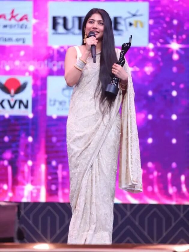 Sai Pallavi in white sequin saree Sai Pallavi in white sequin saree