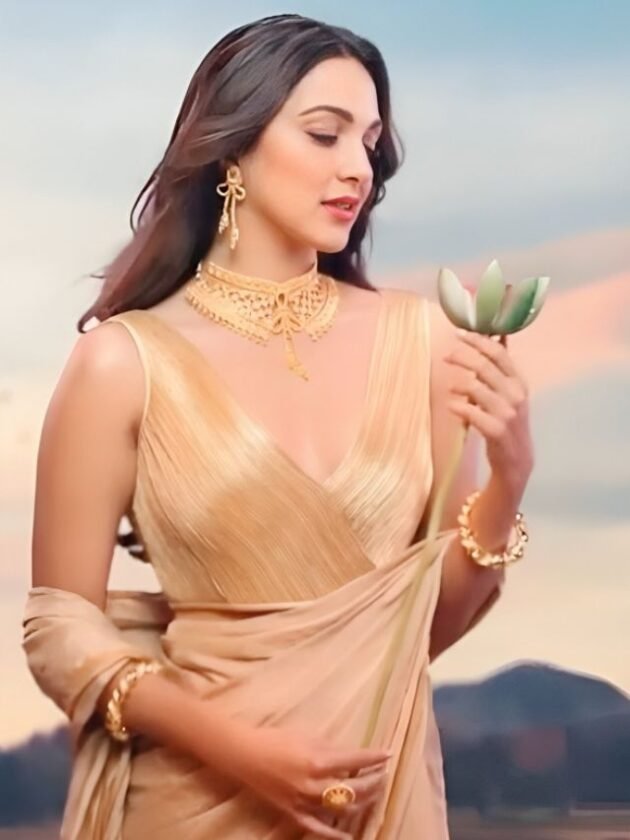 Kiara Advani in Plain Gold Saree Paired with the Golden Silk Blouse Kiara Advani in Plain Gold Saree Paired with the Golden Silk Blouse