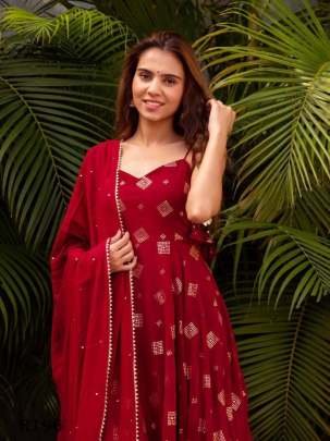 Attractive Red Georgette Sleeveless Gown