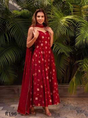 Attractive Red Georgette Sleeveless Gown