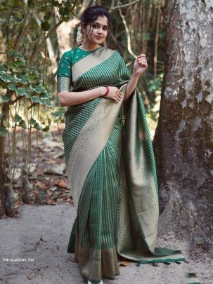 Beautiful Dark green pure banarasi silk saree with attractive blouse piece