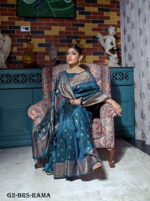 Beautiful Rama Pallu Banarasi Raw Silk Saree With Tassels