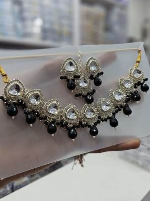 Black Color Diamond Necklace set with Mang Tikka 