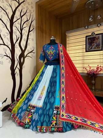 Digital Print 4 Mtr Flair  Navratri Lehgenga