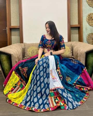 Digital Print 4 Mtr Flair  Navratri Lehgenga