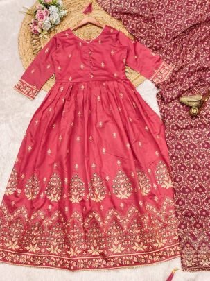 Elegant Peach Anarkali Set With Maroon Dupatta