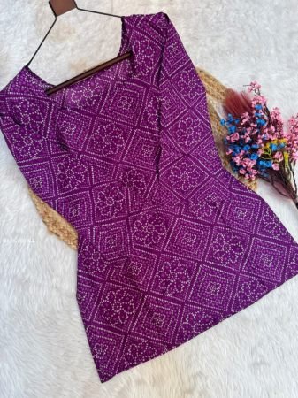 Elegant Purple Bandhani Print Straight Kurti With Comfortable Cotton Farsi Pant
