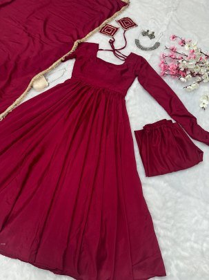 Elegant Red Anarkali With A Modern Touch