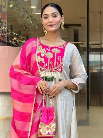 Embroidered Work Pink  Colour Kurti 3 Pcs Set