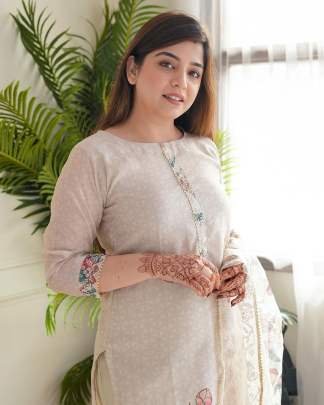 Exclusive Off White Delicate Printed Linen Cotton Kurtis Set