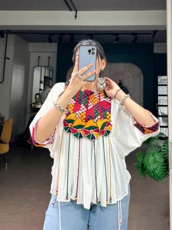 Gamthi Work Lace White Colour Navratri Top