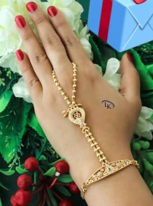 Golden Single Hath Panja with Finger Ring Pattern