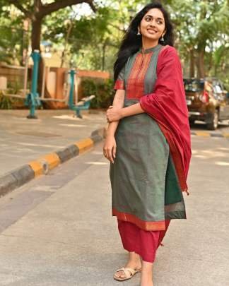 Kanchi Cotton Kurti Pant Dupatta Set With Jacquard Weaving