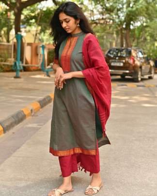Kanchi Cotton Kurti Pant Dupatta Set With Jacquard Weaving