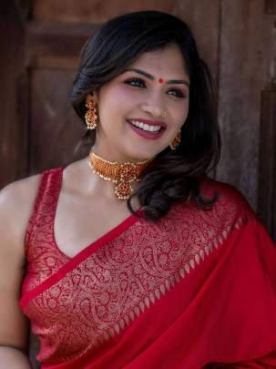 Karva Chauth Special Banarasi Red Lichi Silk Saree