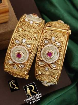 Kundan Style White Moti Rajwadi Bangles