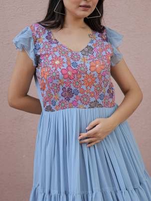 Ladies Stylish Rich Look V Neck Georgette Gown