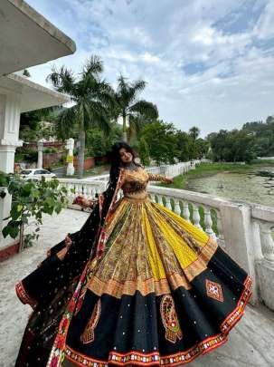 Navratri Muslin Cotton Lehenga Choli With Mirror Work