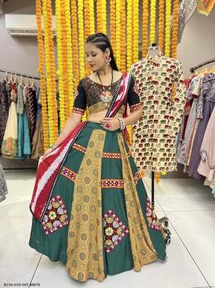 Off White Men Muslin Digital Printed Kurtas