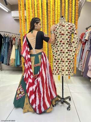 Off White Men Muslin Digital Printed Kurtas