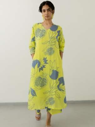 Parrot Green Regular Wear Cotton Kurtis Set With Flower Print