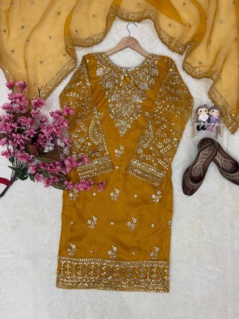 Party Wear Ethnic Outfit for Women With Sequins
