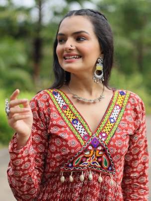 Printed Cotton Maroon Kurti With Kutchi Gamthi Work