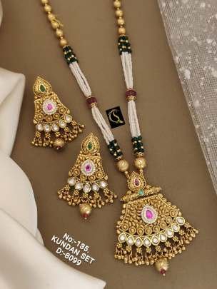 Rajwadi Style Kundan Pendant Set With Earnings