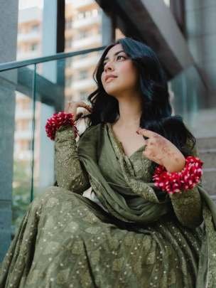 Readymade Party Look Sequince And Embroidery Work Georgette Gown