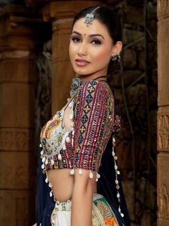 Real Mirror Work 4 Mtr Flair Navratri Lehenga