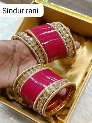 Sinduri Rani Plain Bangles With Heart Shape Golden Bangles