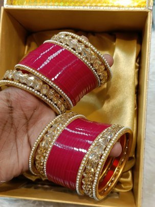Sinduri Rani Plain Bangles With Heart Shape Golden Bangles