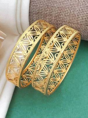 Trendy Design Alloy Gold Plated Leaf Pattern Bangles 