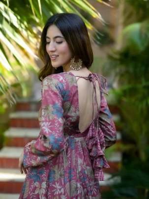 Uniqe Neck With Floral Printed Pure Muslin Kurti Dupatta Set