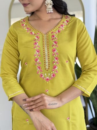Unique Liril Rayon Kurti With Pant and Dupatta Set