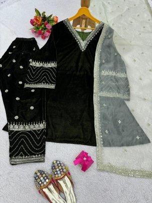 Viscos velvet  with Sequnce work full stich velvet Suit