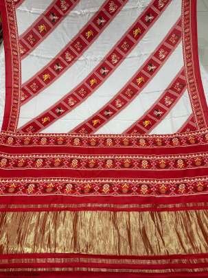 White and Red Colour Bhandhej Print Saree
