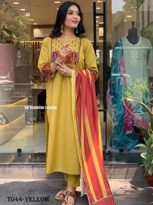 Women Muslin Yellow Kurti Pant Set With Floral Print