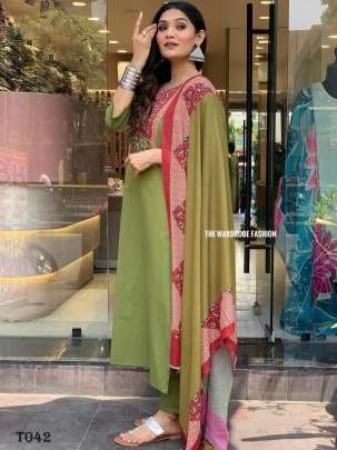 Women Rayon Green Suit Set With Floral Dupatta